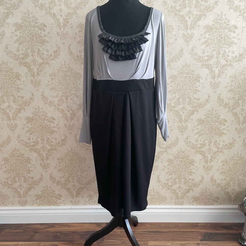 Igigi Gray and Black Midi Dress